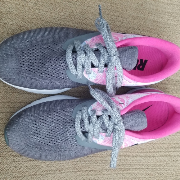 EUC- Nike Flyknit Odyssey React Running Sneakers - Picture 8 of 8